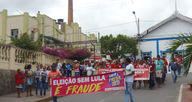 Pesqueirenses realizam Ato Público em prol da Democracia e de apoio ao ex-presidente Lula!