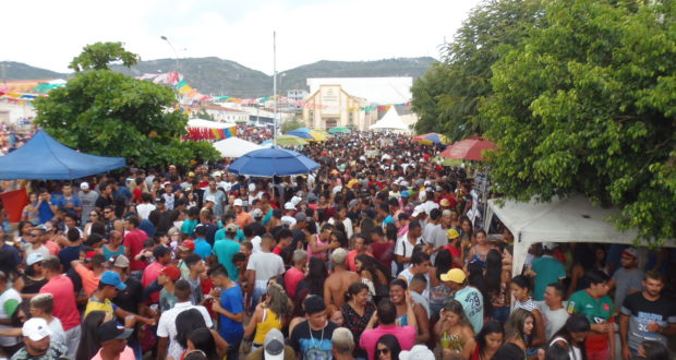 Veja fotos da Festa de um dos maiores blocos do interior de Pernambuco, o Dois de Ouro!
