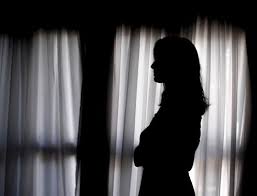 Mãe é indiciada suspeita de permitir que a filha fosse estuprada por ex-vereador de PE, diz polícia