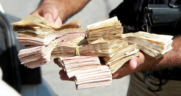 Assaltantes roubam R$ 16 mil de funcionários em frente agência bancária em Garanhuns