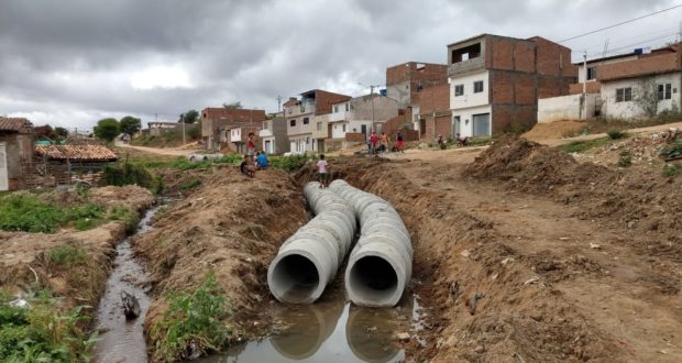 PREFEITURA DE PESQUEIRA ESTÁ REALIZANDO UMA EXCELENTE OBRA DE SANEAMENTO QUE IRÁ BENEFICIAR A VILA DA PAZ, NO PRADO!