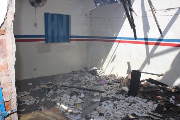 Escola pública e posto de saúde são incendiados em comunidade indígena no Sertão
