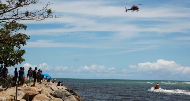 Homem morre tentando salvar criança no mar no Grande Recife