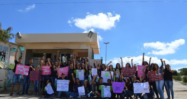 (Força Estudantil em Pesqueira!) Estudantes do IFPE protestam contra odesmonte da Educação no País