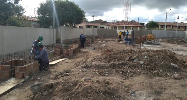 ( Notícia boa!) Mais uma Quadra Poliesportiva está sendo construida em nossa Cidade, desta vez é no Distrito de Papagaio