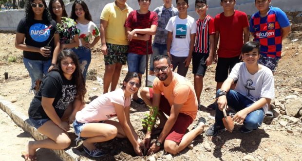 Professor Tiago cria Mutirão Estudantil para plantar árvores, no Dia da Árvore
