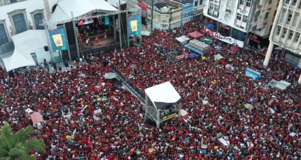 Festival Lula Livre arrasta multidão em Recife