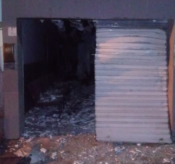Bandidos explodem caixa eletrônico em agência bancária de Tacaimbó