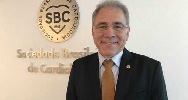 Marcelo Queiroga é o novo ministro da Saúde, anuncia Bolsonaro