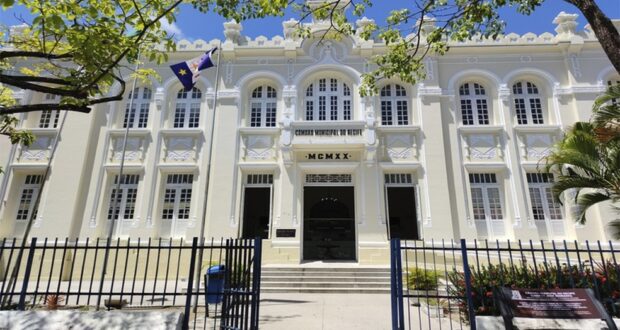 Câmara Municipal do Recife faz licitação de mais de R$ 800 mil para smartphones novos ‘de última geração’