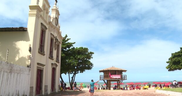 Trecho da praia perto da Igrejinha de Piedade é interditado para banho de mar após dois ataques de tubarão em 15 dias