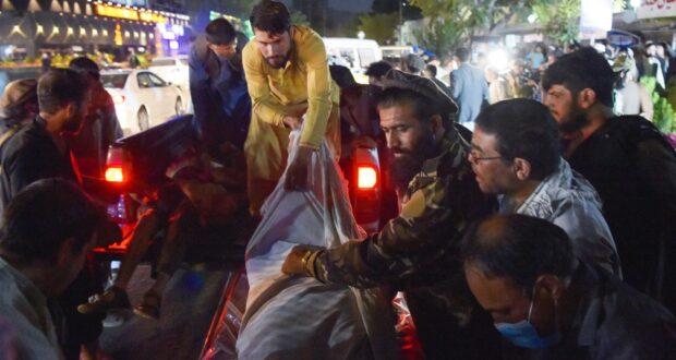 Passa de 80 o nº de mortos em atentado no aeroporto de Cabul