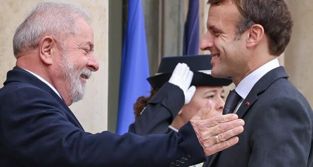 Macron recebe Lula com honras de chefe de Estado em Paris