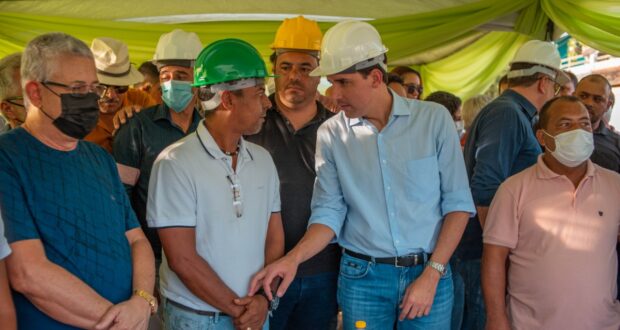 Prefeitura de Pesqueira assina ordem de serviço para construção do calçamento no bairro do Portal