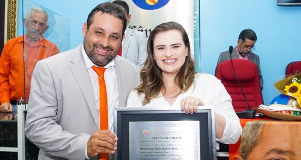 (Com muita emoção!)Marília Arraes foi homenageada com o Título de Cidadã Olindense