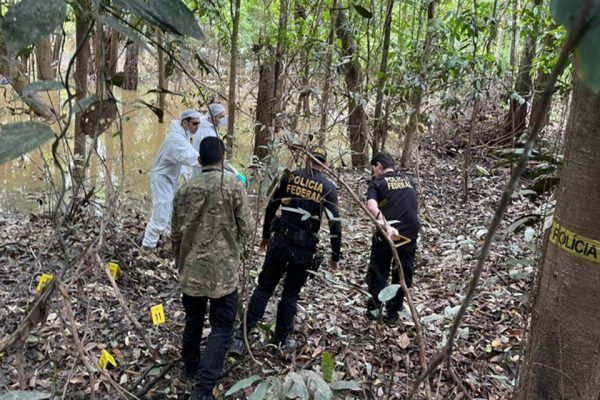 Mulher de Dom Phillips diz que corpos do jornalista e do indigenista Bruno Pereira foram encontrados; PF não confirma