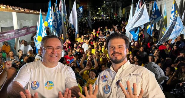 (Arcoverde em Festa!) Uma Multidão seguiu Zeca Cavalcanti e Fernando Filho pelas ruas da cidade de Arcoverde