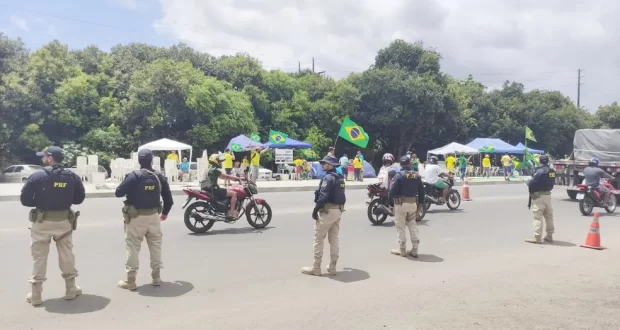 PRF identifica 13 lideranças do movimento de bloqueios golpistas em rodovias de Pernambuco