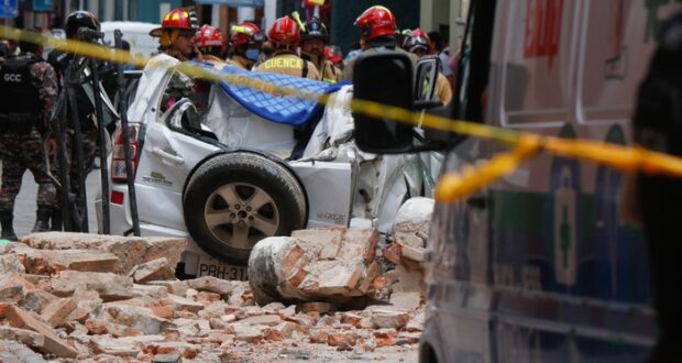 Sobe para 15 balanço de mortos por terremoto no Equador e no Peru