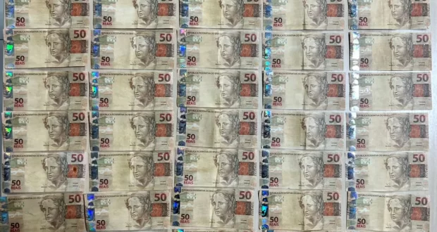 Trio é preso após repassar dinheiro falsificado e polícia apreende R$ 4,7 mil em notas falsas